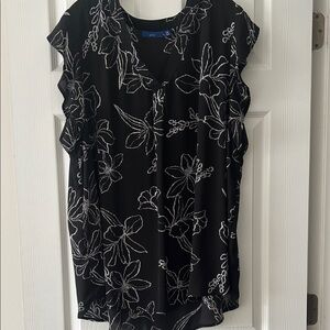 Apt. 9 Black and White Floral Blouse